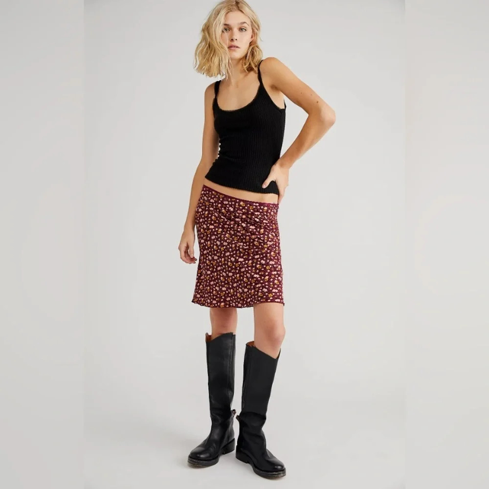 Free People IRL Mini Skirt Floral
Print Plum Combo Size : 6